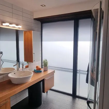 The Seaview - Harbour!