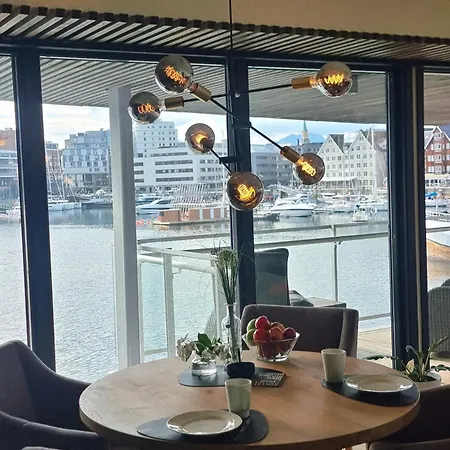 The Seaview - Harbour!