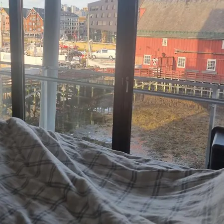 The Seaview - Harbour! *