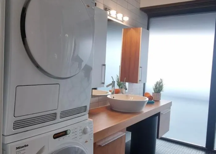 The Seaview - Harbour! 아파트